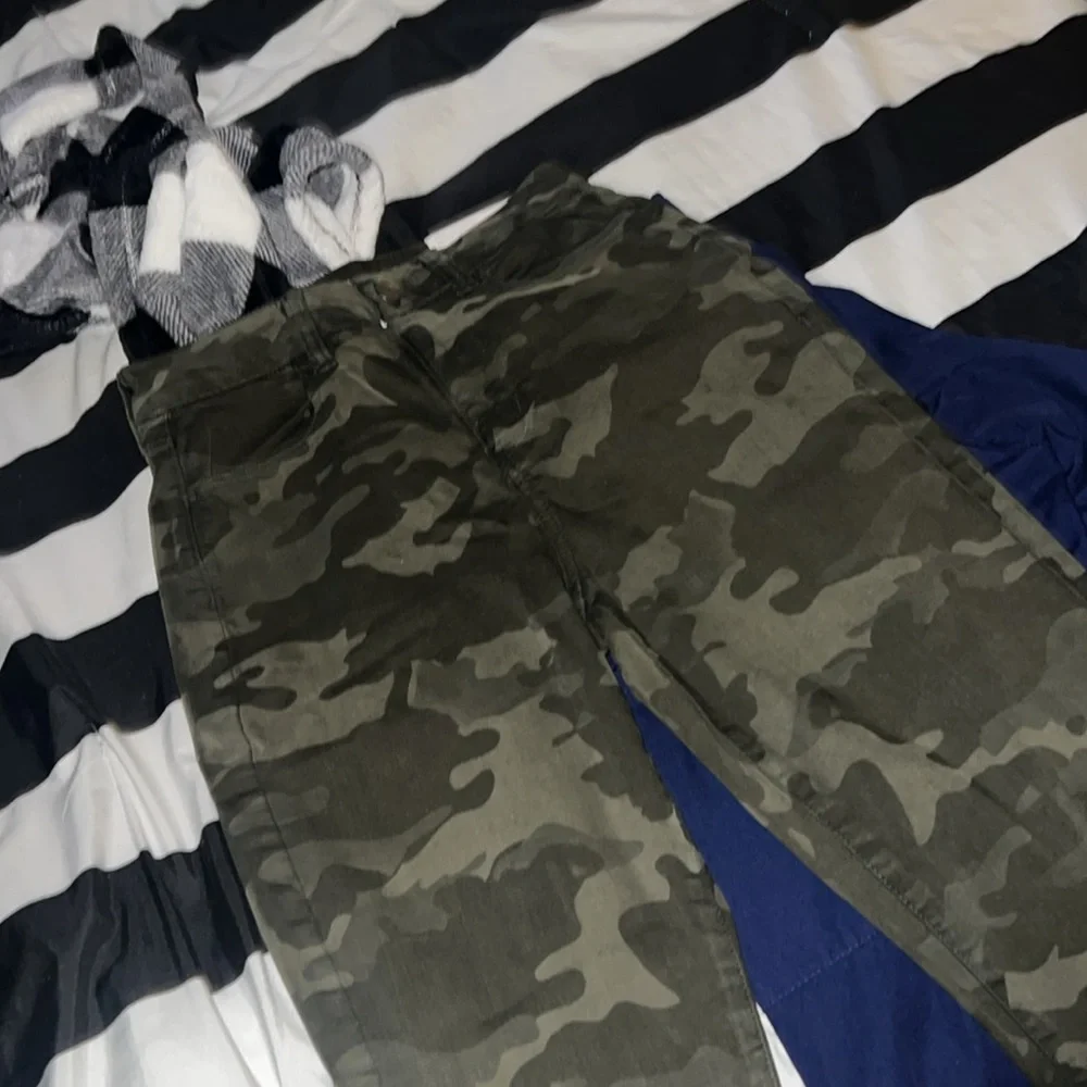 AMERICAN EAGLE CAMO JEANS - Picture 4 of 5